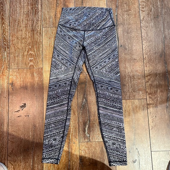 patterned lululemon leggings - Picture 1 of 2